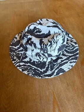 Brixton Black & Cream Patterned Water, Sun Bucket Hat size Small